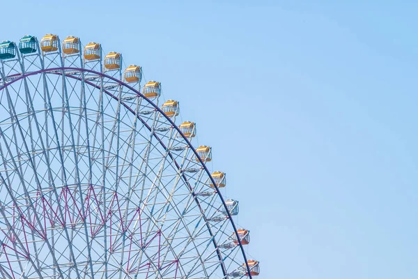 Roda Gigante Parque Diversões Festival Fundo Céu Azul — Fotografia de Stock
