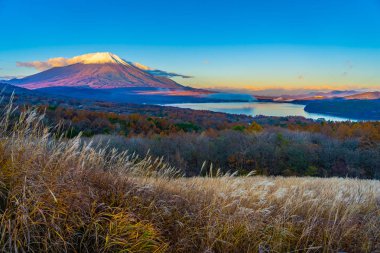 Fuji Dağı yamanakako ya da yamanaka Gölü sonbahar sezonu Japonya'nın güzel manzara