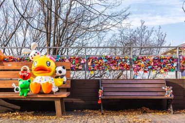 Seoul, Güney Kore 6 Aralık 2018: Seul Kulesi ile namsan dağda aşk anahtarıdır Kore landmark biri