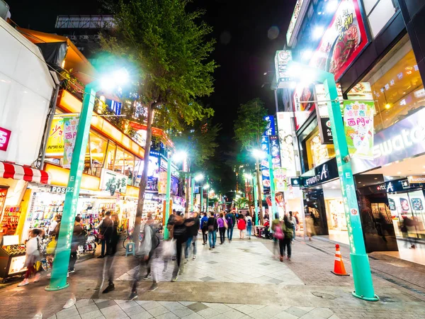 Taipei, Tayvan - 27 Kasım 2018: Ximending sokak pazar Tayvan popüler bölgesi olduğunu