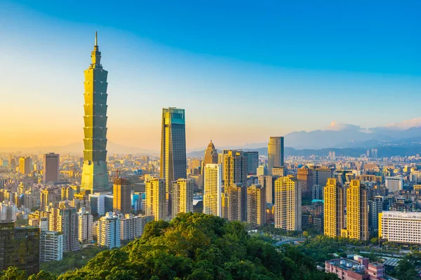 Güzel manzara ve cityscape taipei 101 bina ve günbatımı zaman şehir manzarası Tayvan mimarisinde