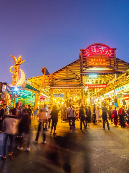 Taipei, Tayvan - 1 Aralık 2018: Shilin Gece pazar yeri Tayvan ve popüler bölgesi olduğunu