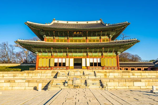 美丽的建筑建筑长德宫地标在首尔城市韩国 — 图库照片