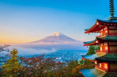 Dağ fuji chureito pagoda akçaağaç ağaç yaprak sonbahar sezonu Yamanashi Japonya çevresinde ile güzel manzara