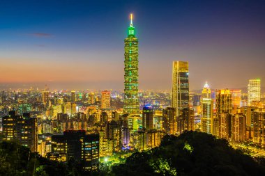 Güzel manzara ve cityscape taipei 101 yapı ve Mimarlık twilight ve gece Tayvan City