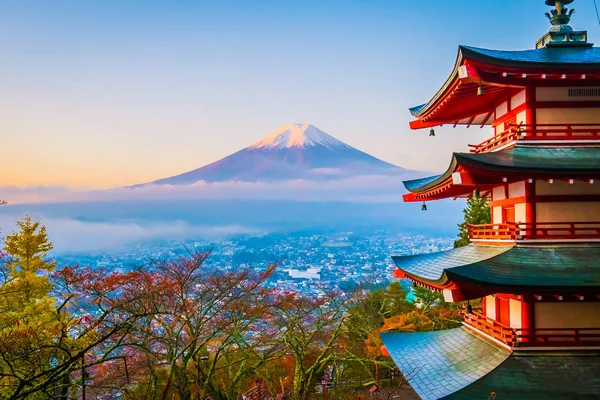 Dağ fuji chureito pagoda akçaağaç ağaç yaprak sonbahar sezonu Yamanashi Japonya çevresinde ile güzel manzara