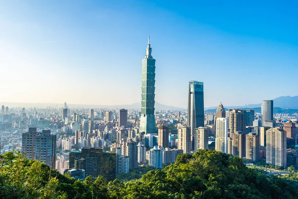 台北市101大楼的美丽风景与城市景观与城市天际线蓝白相间的建筑景观 — 图库照片