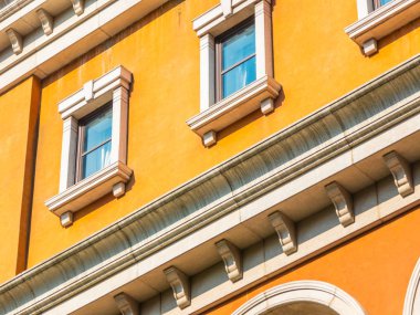 Güzel mimari pencere ve duvar ile bina dış İtalya tarzı