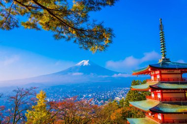 Dağ fuji chureito pagoda akçaağaç ağaç yaprak sonbahar sezonu Yamanashi Japonya çevresinde ile güzel manzara