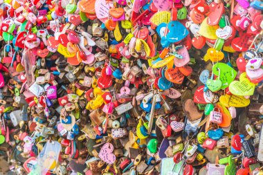 Seoul, Güney Kore 6 Aralık 2018: Seul Kulesi ile namsan dağda aşk anahtarıdır Kore landmark biri