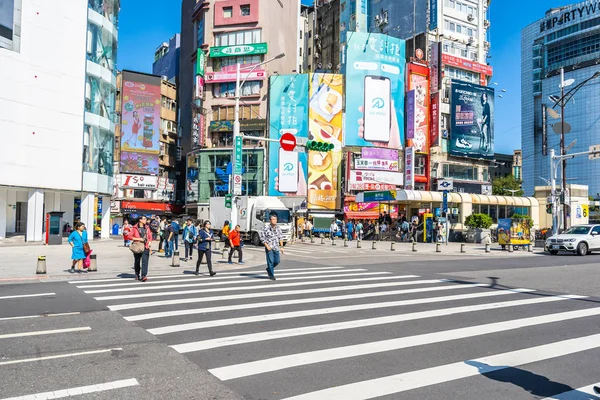 Taipei, Tayvan 30 Kasım 2018: Ximending piyasasıdır alışveriş yeni moda ve yiyecek bir şeyler bulmak için popüler bir yer Taipei