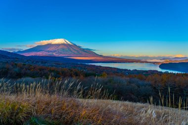 Fuji Dağı yamanakako ya da yamanaka Gölü sonbahar sezonu Japonya'nın güzel manzara