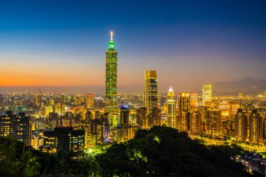 Güzel manzara ve cityscape taipei 101 yapı ve Mimarlık twilight ve gece Tayvan City