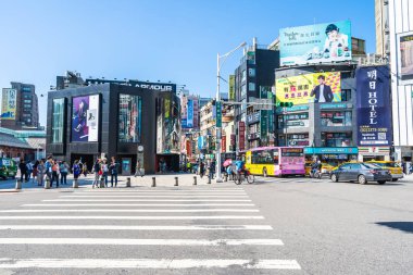 Taipei, Tayvan 30 Kasım 2018: Ximending piyasasıdır alışveriş yeni moda ve yiyecek bir şeyler bulmak için popüler bir yer Taipei