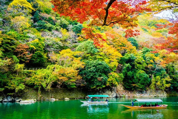 Hermoso Río Arashiyama Con Árbol Hoja Arce Barco Alrededor Del —  Fotos de Stock