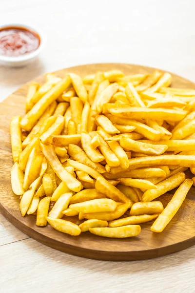 Papas Fritas Plato Madera Con Salsa Tomate Ketchup Estilo Comida — Foto de Stock