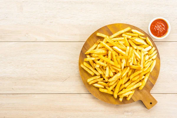 Pommes Frites Auf Holzteller Mit Tomaten Oder Ketchup Sauce Junk — Stockfoto