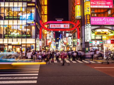 Tokyo Japonya, Shinjuku: 3 Ağustos 2018: güzel cityscape ark