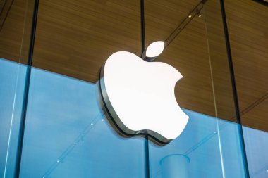 Bangkok, Tayland 28 Aralık 2018: Apple logosu simgesi siam mağaza, pencere camına
