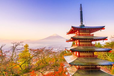 Dağ fuji chureito pagoda akçaağaç ağaç yaprak sonbahar sezonu Yamanashi Japonya çevresinde ile güzel manzara