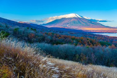 Fuji Dağı yamanakako ya da yamanaka Gölü sonbahar sezonu Japonya'nın güzel manzara