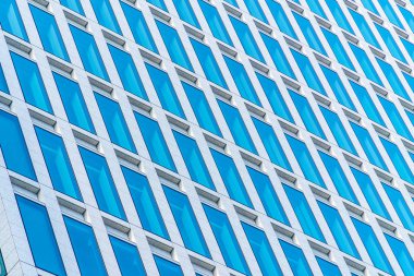 Güzel dış ofis binası ve mimari pencere desenli