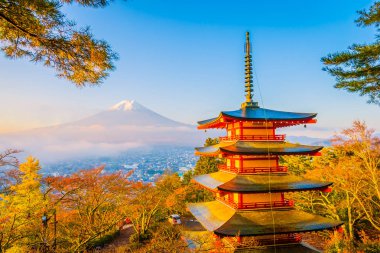 Dağ fuji chureito pagoda akçaağaç ağaç yaprak sonbahar sezonu Yamanashi Japonya çevresinde ile güzel manzara