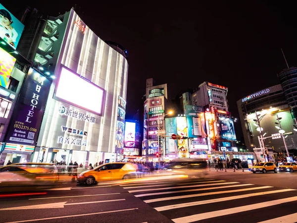 Taipei, Tayvan - 27 Kasım 2018: Ximending sokak pazar Tayvan popüler bölgesi olduğunu