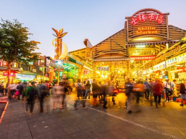 Taipei, Tayvan - 1 Aralık 2018: Shilin Gece pazar yeri Tayvan ve popüler bölgesi olduğunu