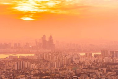 Güzel manzara ve mimari ve günbatımı zaman binada Seoul city Güney Kore ile cityscape