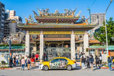 Taipei, Tayvan 1 Aralık 2018: Longshan tapınağıdır Tayvan popüler bir yer