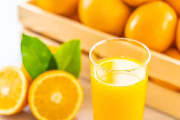 Frischer Orangensaft Zum Trinken Glas Auf Holztisch Gesundes Ernährungskonzept — Stockfoto