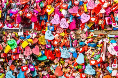 Seoul, Güney Kore 6 Aralık 2018: Seul Kulesi ile namsan dağda aşk anahtarıdır Kore landmark biri