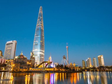 Seoul, Güney Kore: 8 Aralık 2018 Lotte kule bina güzel mimari Seoul City dönüm noktası biridir