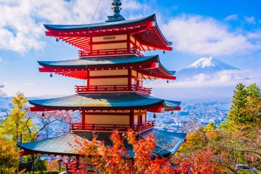 Dağ fuji chureito pagoda akçaağaç ağaç yaprak sonbahar sezonu Yamanashi Japonya çevresinde ile güzel manzara