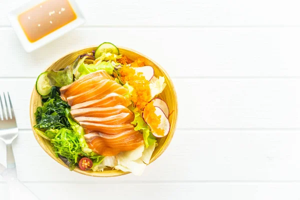 Сашими Свежей Рыбы Лосося Овощным Салатом Соусом Концепция Японской Здоровой — стоковое фото