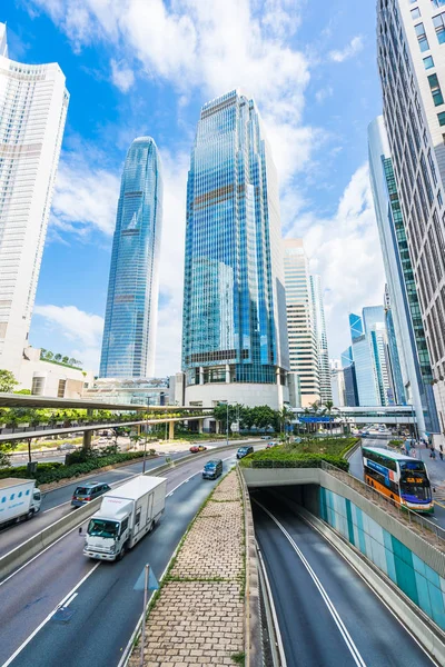 Prachtige Architectuur Kantoorgebouw Exterieur Wolkenkrabber Hong Kong Stad Blauwe Hemelachtergrond — Stockfoto