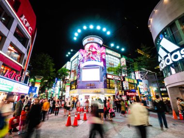 Taipei, Tayvan - 27 Kasım 2018: Ximending sokak pazar Tayvan popüler bölgesi olduğunu