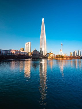 Seoul, Güney Kore: 8 Aralık 2018 Lotte kule bina güzel mimari Seoul City dönüm noktası biridir