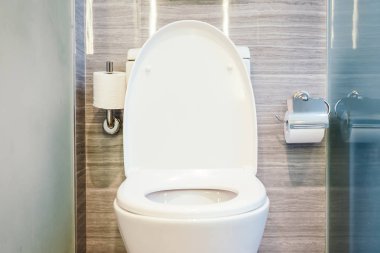 Güzel lüks beyaz klozet ve banyo iç kase