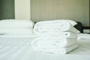 Yatak yatak odası dekorasyon iç beyaz havlu