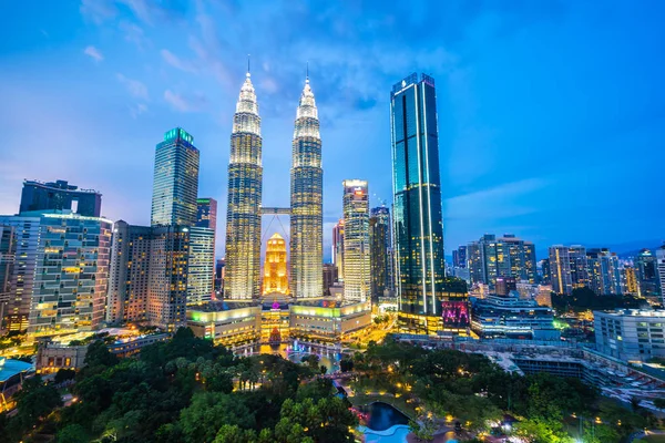 Prachtige Architectuur Bouwen Exterieur Stad Kuala Lumpur Skyline Bij Nacht — Stockfoto