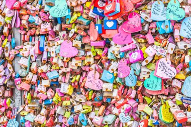 Seoul, Güney Kore 6 Aralık 2018: Seul Kulesi ile namsan dağda aşk anahtarıdır Kore landmark biri
