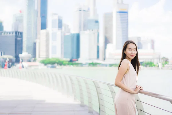 Piękna Kobieta Azjatyckich Uśmiech Chętnie Podróży Mieście Singapur — Zdjęcie stockowe