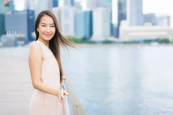 Hermosa Mujer Asiática Sonrisa Feliz Viajar Ciudad Singapur —  Fotos de Stock