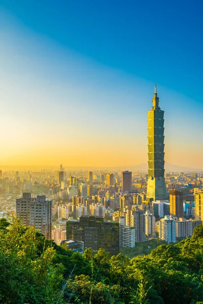 Güzel manzara ve cityscape taipei 101 bina ve günbatımı zaman şehir manzarası Tayvan mimarisinde