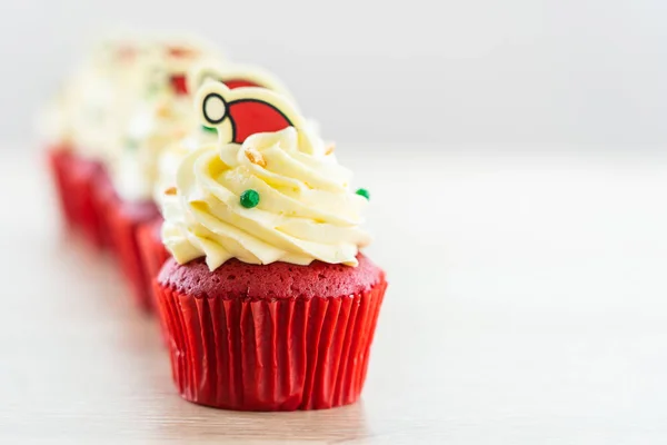 Dulce Postre Con Cupcake Terciopelo Rojo Sombrero Navidad Chocolate Parte — Foto de Stock