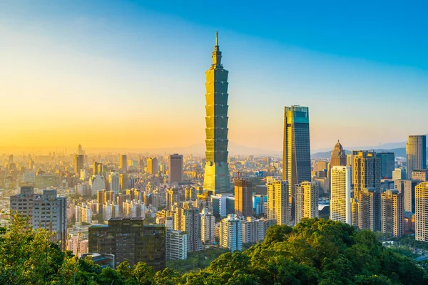 台湾日落时台北101建筑和建筑的美丽景观和城市景观 — 图库照片