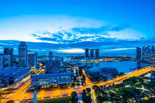 Hermoso Edificio Arquitectura Exterior Singapur Horizonte Ciudad Crepúsculo Noche —  Fotos de Stock