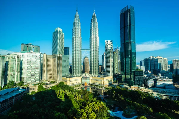 Bela Arquitetura Edifício Cidade Exterior Kuala Lumpur Skyline Com Nuvem — Fotografia de Stock